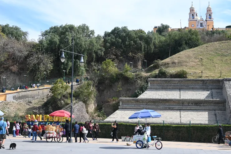 Great Pyramid of Cholula 上方是Santuario de la Virgen de los Remedios 