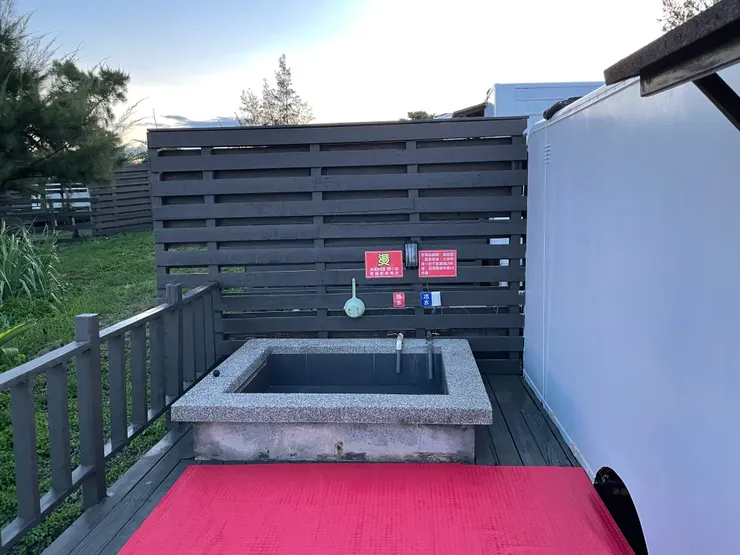 綠島紫坪觀海RV車湯屋