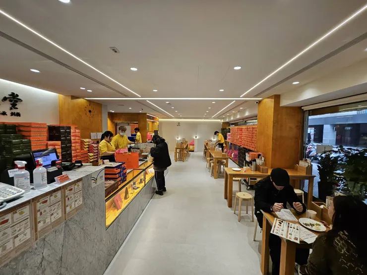 空間非常之大,服務的店員也非常熱情招待