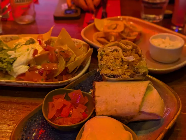 Glasgow的墨西哥餐，真的好喜歡莎莎醬！