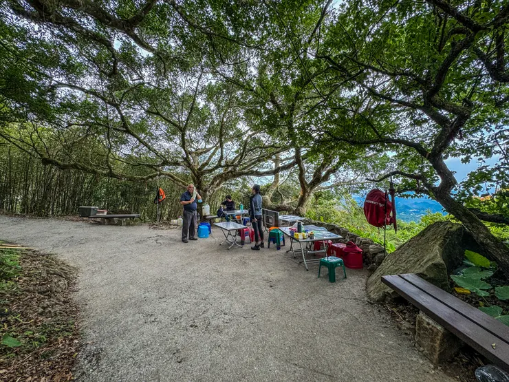 好舒適的環境,有景有桌椅很想賴著不走~😝