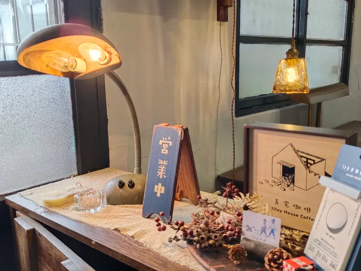 鞋櫃上方也很熱鬧