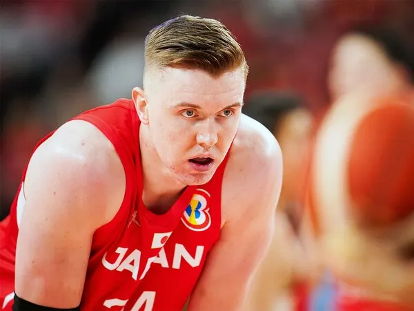 支撐日本禁區的大黑柱-Joshua Hawkinson(圖片來源:集英社)