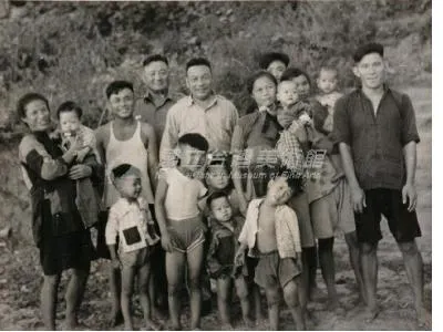 圖片來源：國家文化記憶庫＜蔣經國下鄉＞