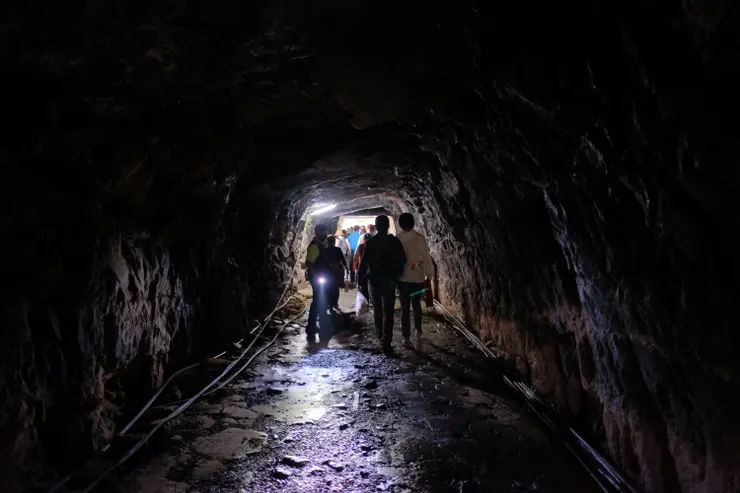 在半停格的光陰裡，猴硐保留了礦工文化和記憶，與貓咪和諧共處，礦業興衰成為了地方記憶中不可抹去的一頁。