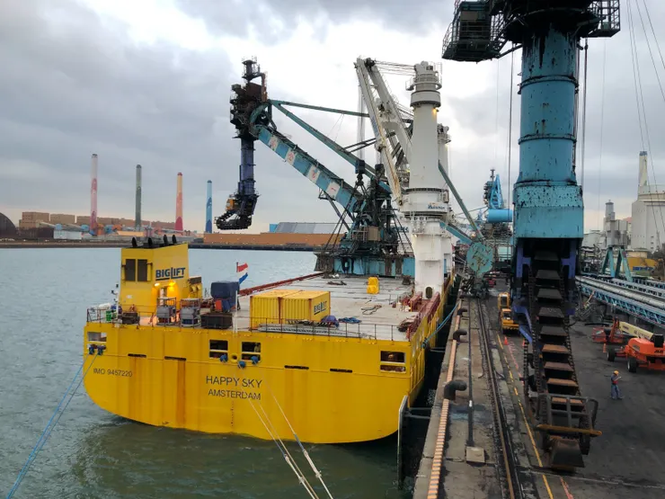 【海吊船如期抵達這過程難得一遇!吊上船就定位。主辦同仁至逸攝。】