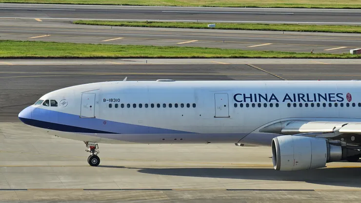 這是華航的空中巴士A330-300型廣體雙走道客機!行家都不愛搭到這款華航老爺機!