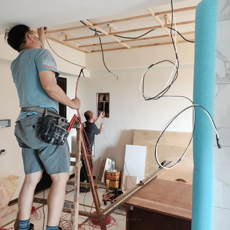 水電師傅進場拉線