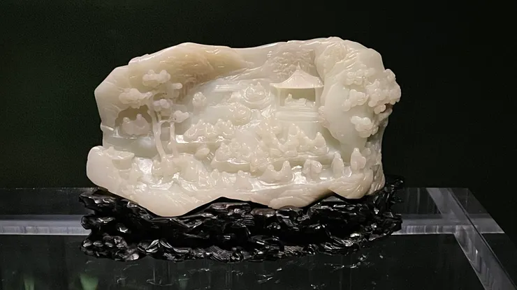 清朝的白玉蘭亭修楔圖山子，故宮收藏。非常精細，繞到後面，還有故事。