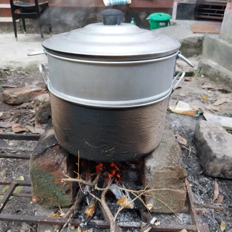 最近買了個大蒸籠非常方便，下層可以煮飯煮麵什麼的，上層可以用來蒸蔬菜。