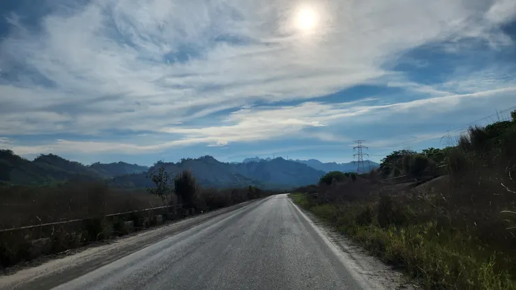 十分的開闊,可以想像得到夏天騎這條路會有多熱。