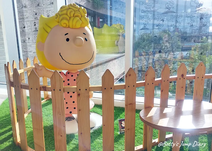 ▲走廊上的莎莉。布朗/ 圖片來源：Betty's Jump Diary