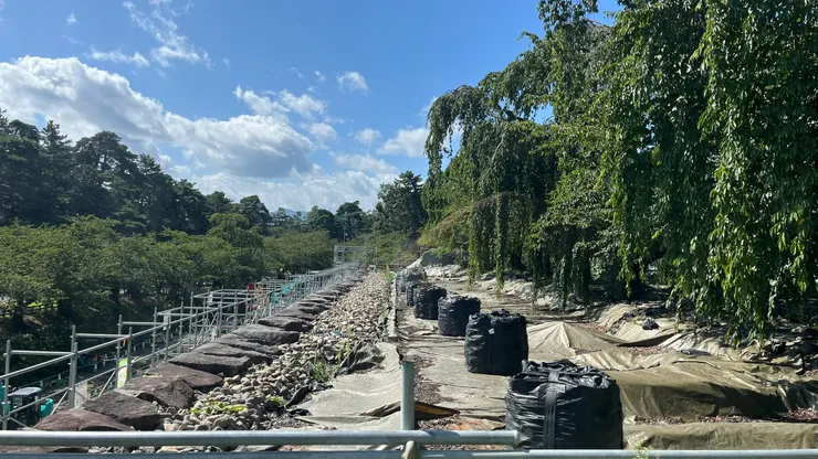 雖然少了幾分「古蹟原貌」,但同時也見證了一座古城為了永續保存而付出的努力。