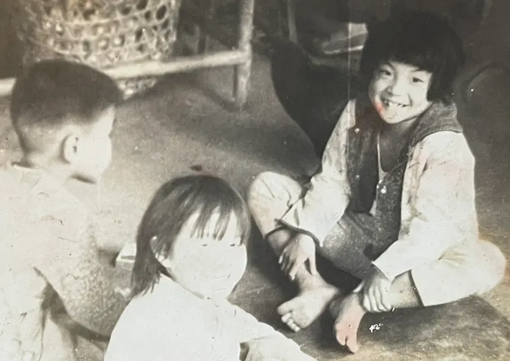 小時候常跟鄰居小孩玩在一起