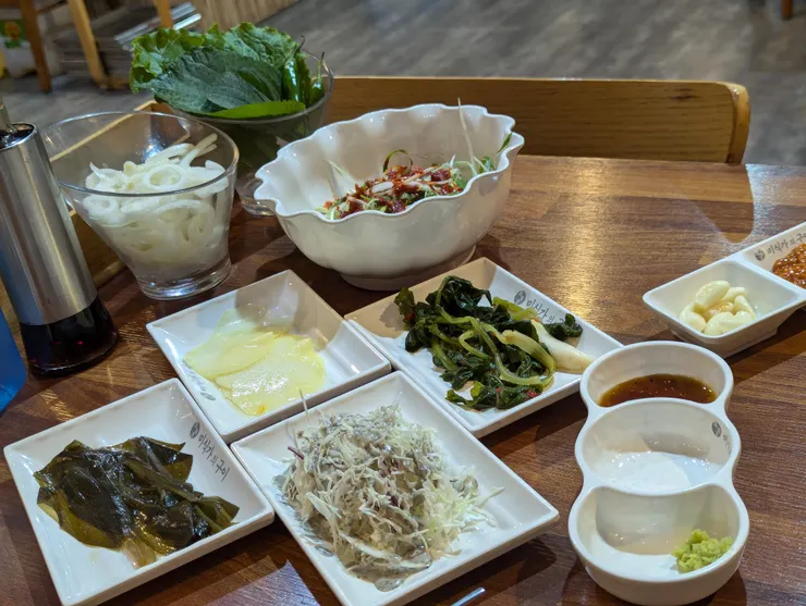 一樣有滿滿的韓式小菜