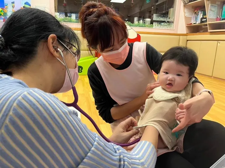 【每星期四醫生到校為孩子健康檢查】