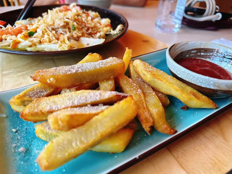 安植條炸-原價一份$100，三拼後價格變為$80/份- 即炸地瓜條，非常的好吃!!!地瓜口感綿密一上桌很快就掃光