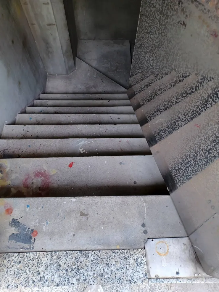 感覺跌下去會很痛