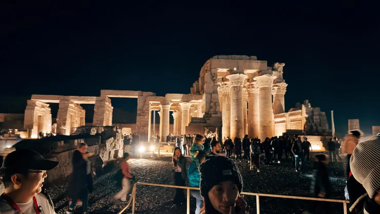 參觀人潮川流不息