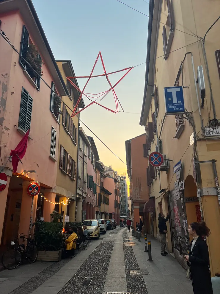 波隆那礦物展前我們在波隆那市區參觀,沿路都能感受到城市的活潑氣息