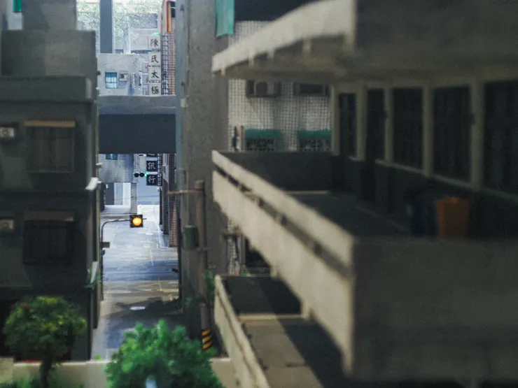 學校教室建築旁的視角