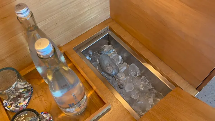 房間裡居然有冰桶！