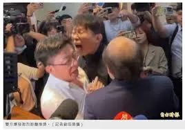 這樣真的很難看，看起來超像路邊流氓吵架。