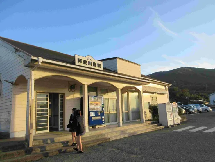 阿波川島車站 (無人車站)