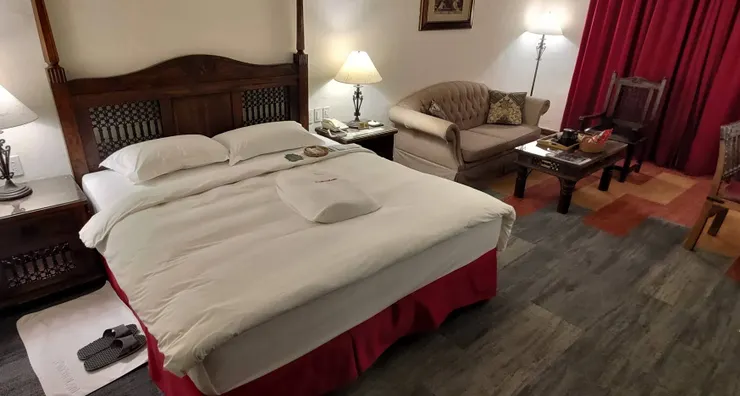 ▲「五感六覺舒眠儀式」結合精油、泡澡與瑜珈，打造深度睡眠體驗，沉浸自然氛圍。(圖／記者黃星博攝)