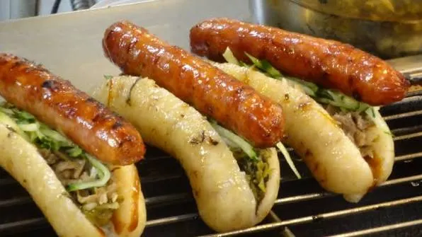 士林夜市必吃的大腸包小腸（圖片截圖於網路）