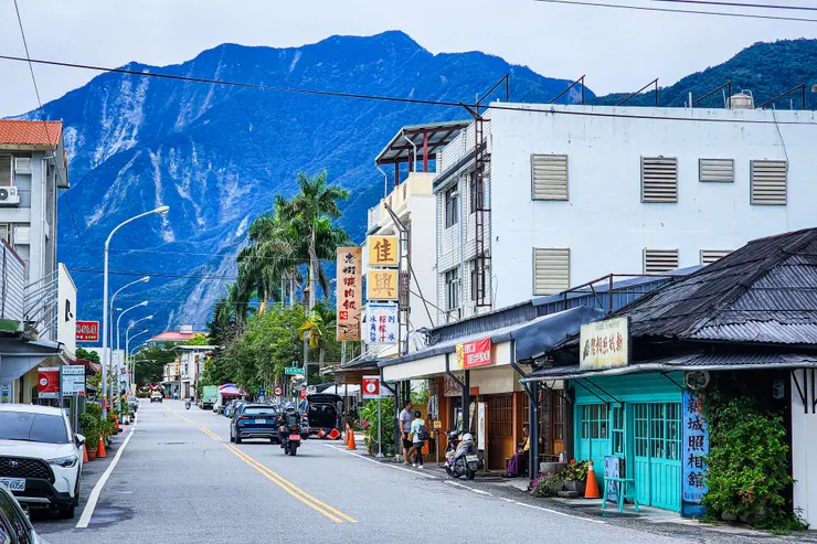 走進花蓮新城老街,彷彿時光慢了下來。