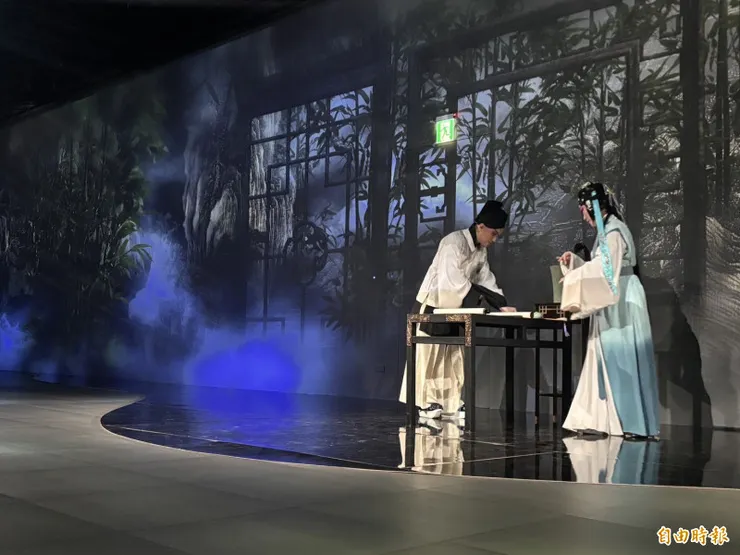 影像設計王奕盛今年4月策展、設計的「鏡花水月-國光30戲曲沉浸展」