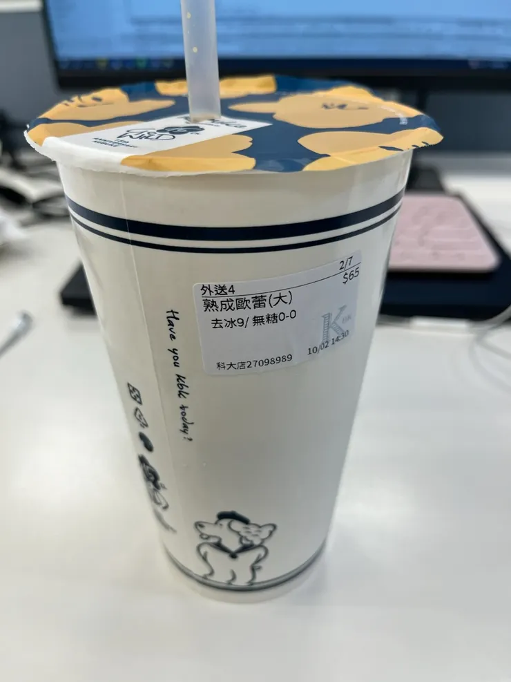 沒很愛可不可的歐蕾，牛奶含量太少茶太苦。