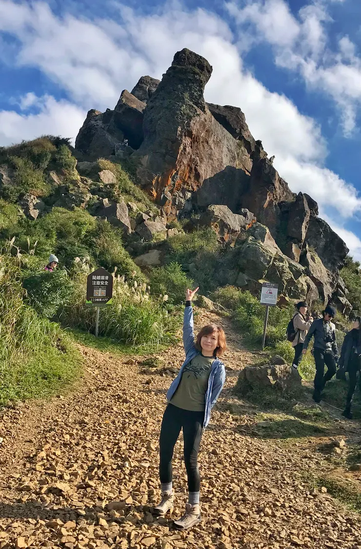 跟巨岩合照即可，不用真的爬上去