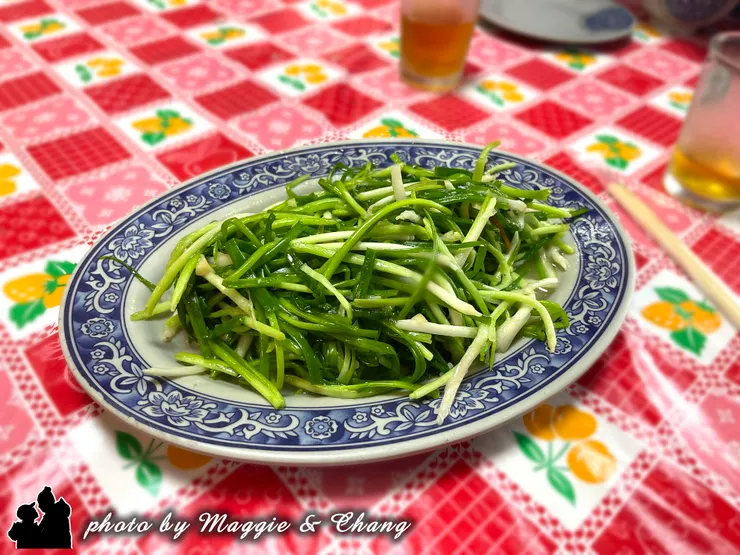 炒珠蔥香氣撲鼻，口感清爽，搭配主食恰到好處