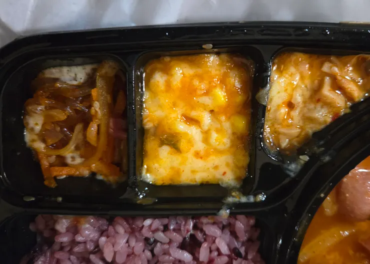 這三個我喜歡的就是中間有起司融化的那個，真的好吃