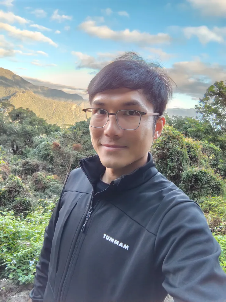 出發前在早上的延平林道行車終點自拍,是這趟最喜歡的自拍照。每次山上有頭髮的照片都只有第一天,第二天之後就被頭巾毀了只好戴帽子XD