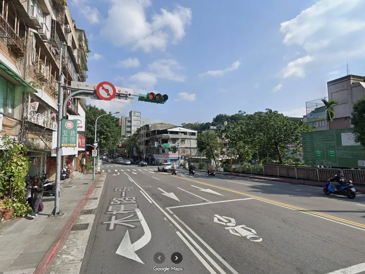 木柵路一段溝子口附近,地勢低窪,是昔日的隘口,也是水流匯流的地方