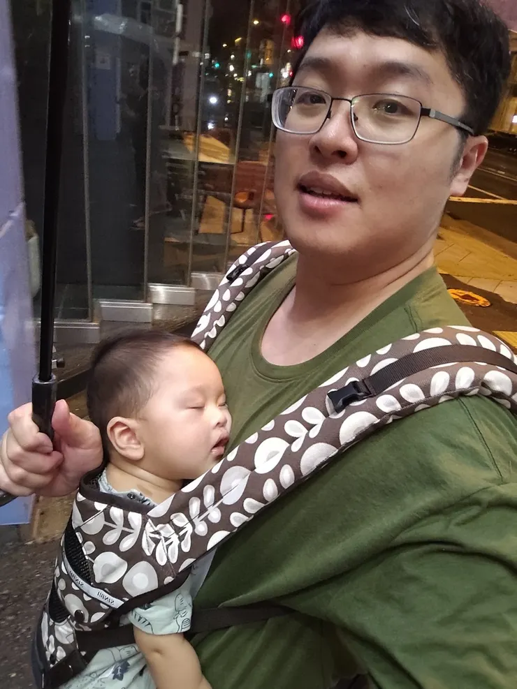 回民宿的路上，珍豬睡著了