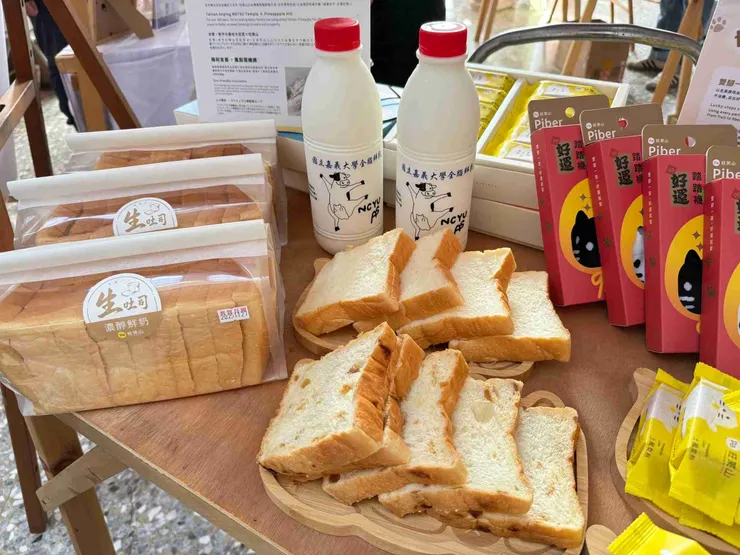 圖說：旺萊山特別結合嘉大鮮奶和鳳梨果乾兩大元素，研發香甜可口的濃醇鮮奶和蘭姆鳳梨兩種風味生吐司，成功打造旗下人氣商品。（資料來源：旺萊山）