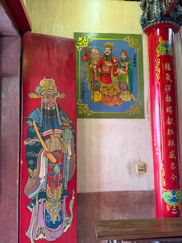 莊嚴肅穆的彩繪門神