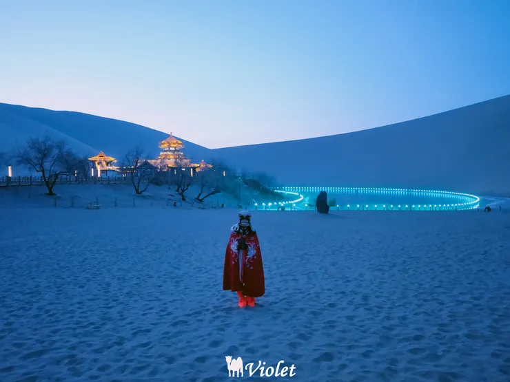 敦煌鳴沙山月牙泉