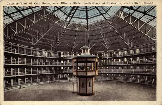 "真理並不是獨立存在的客觀實體，而是一種在特定社會背景下被構建的概念。"Michel Foucault