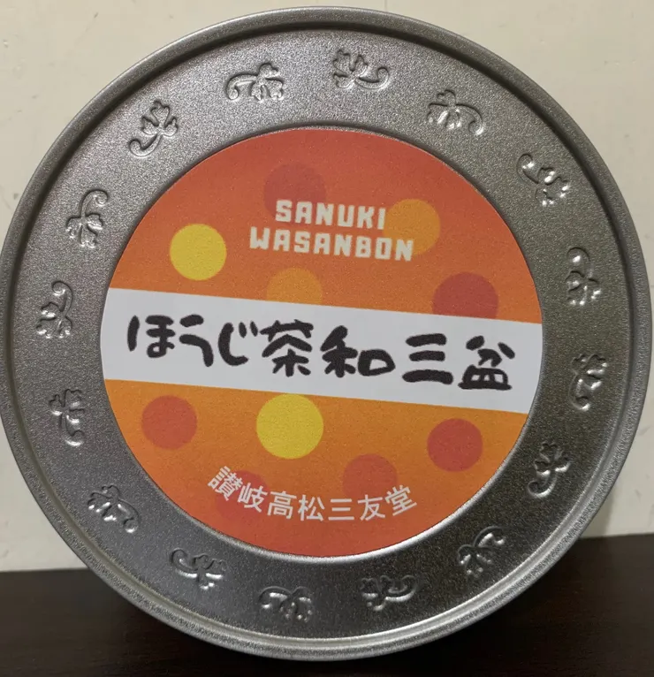 加入茶葉製作而成的和三盆糖，就是茶糖啦！當然就是我的，愛喝茶的我，