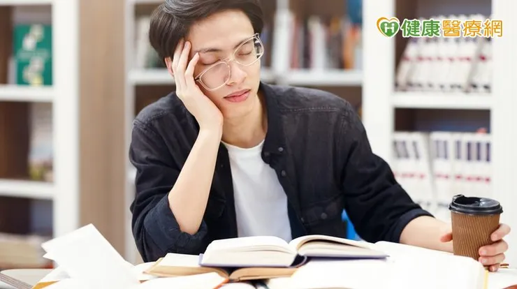 長假期間因作息紊亂、飲食過量，加上聚餐與應酬增加，容易耗損身體「正氣」。假期結束後的一段時間，反而是調整體質、重建免疫平衡的重要時期。