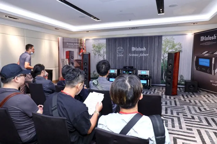 ▲本屆展覽為35年來第二度進駐台北君悅酒店，開展首日吸引大批民眾前往朝聖。