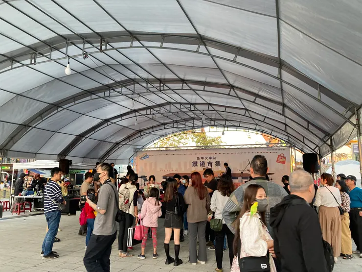 這裡也有鐵路市集表演可以看喔！