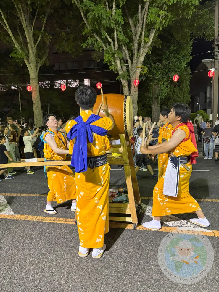 讓現場民眾一起體驗三颯舞的樂趣