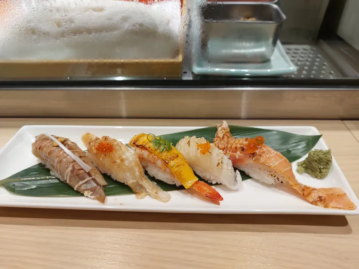 炙燒壽司拼盤465元