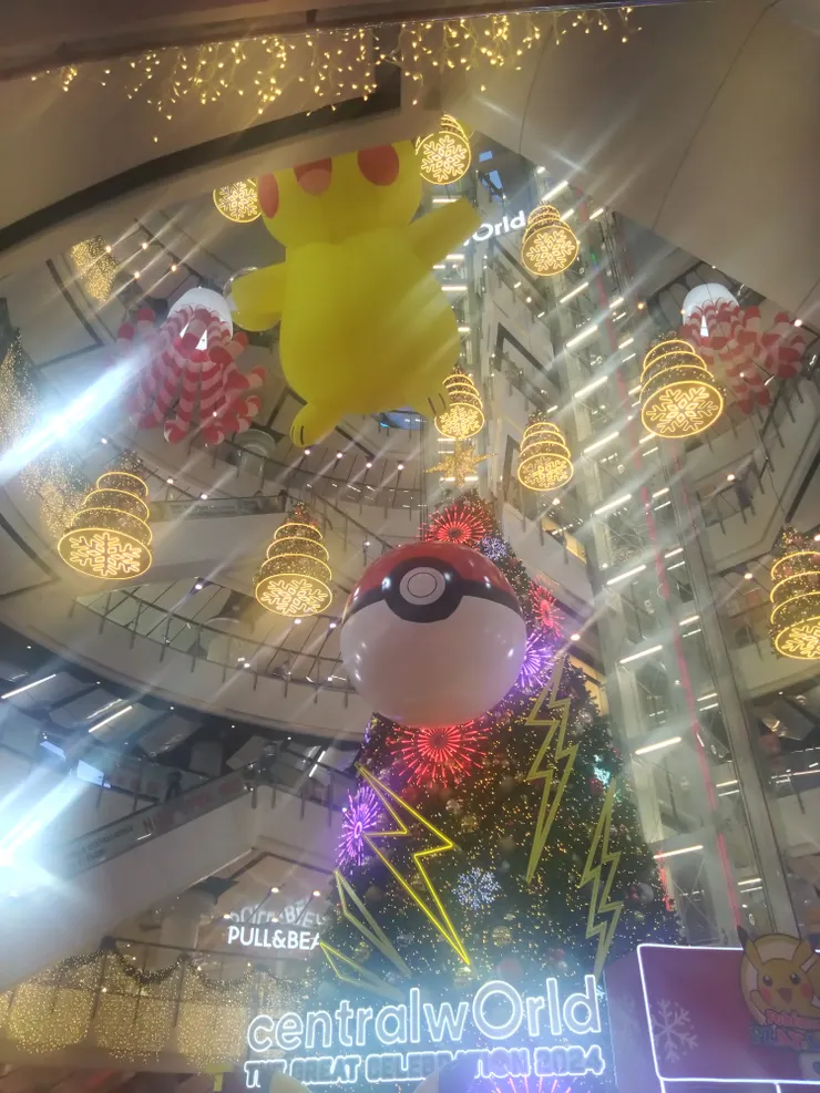 我看見巨大的漂浮皮卡丘！